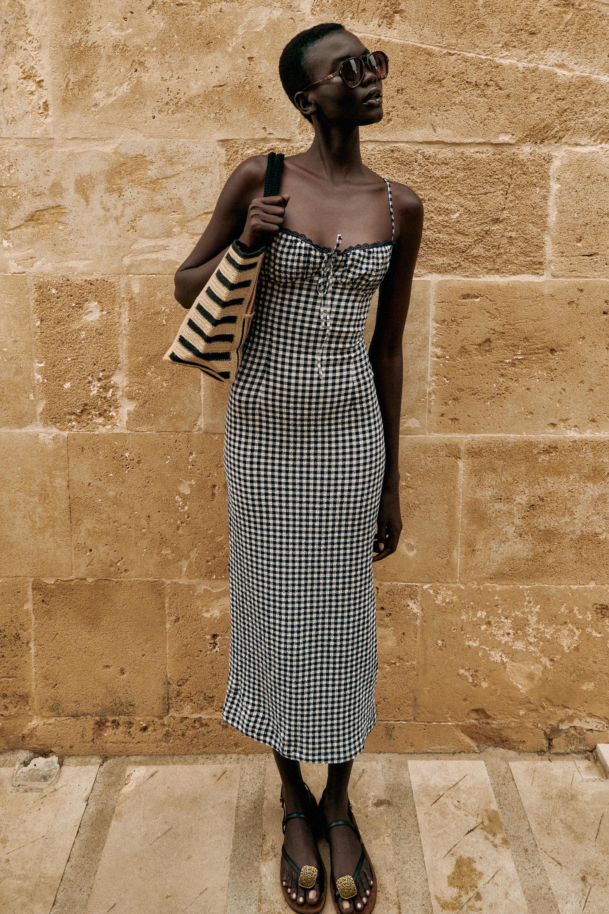 FITTED GINGHAM MIDI DRESS